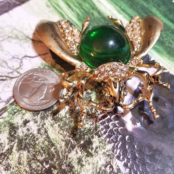 HUGE Jelly Belly Fly Brooch - Picture 7 of 7